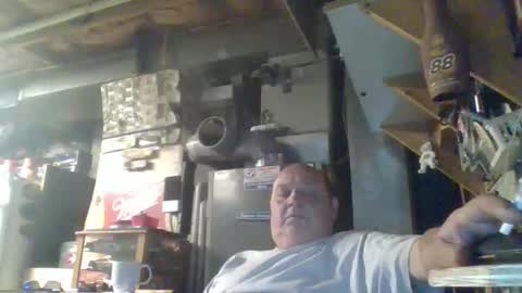Snapshot of handiemanhere chatting on 05/03/26, 04:02 naked man online show from 05/03/26, 04:02