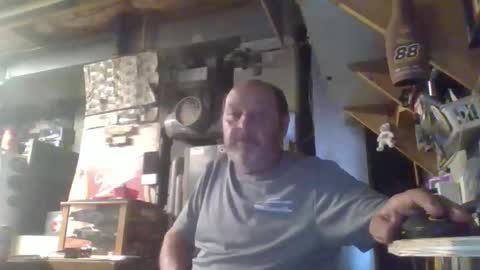 Snapshot of handiemanhere chatting on 05/30/26, 02:52 naked man online show from 05/30/26, 02:52