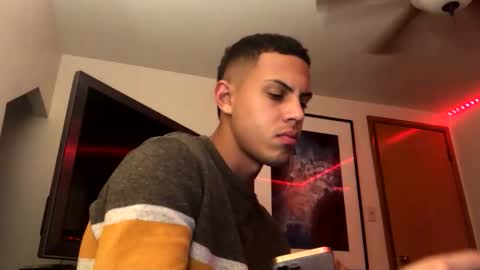 Snapshot of handsome01_ chatting on 12/01/25, 04:17 handsome01_ online show from 12/01/25, 04:17