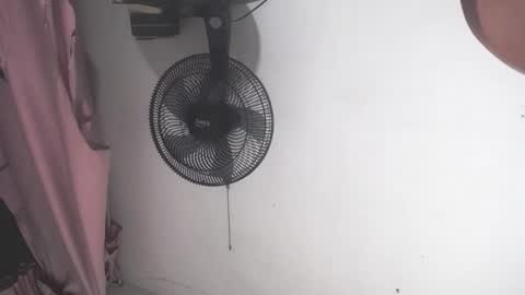 handsome_invictusiv online show from 12/21/25, 12:51