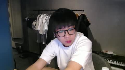 Snapshot of handsome_mannn chatting on 10/31/25, 02:34 handsome_mannn online show from 10/31/25, 02:34