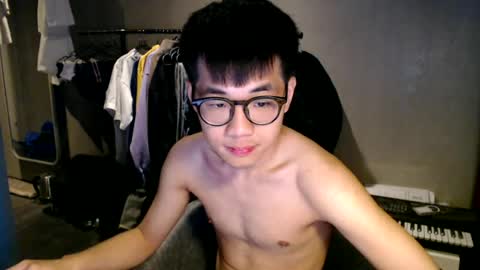 handsome_mannn online show from 07/03/26, 12:06