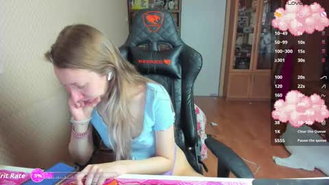 Snapshot of handsome_whale chatting on 11/24/25, 06:13 Mila online show from 11/24/25, 06:13