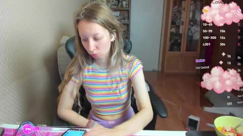 Snapshot of handsome_whale chatting on 11/26/25, 07:42 Mila online show from 11/26/25, 07:42