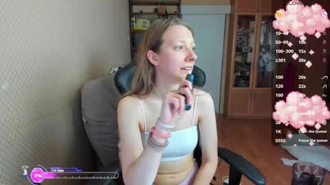 Snapshot of handsome_whale chatting on 11/28/25, 06:49 Mila online show from 11/28/25, 06:49