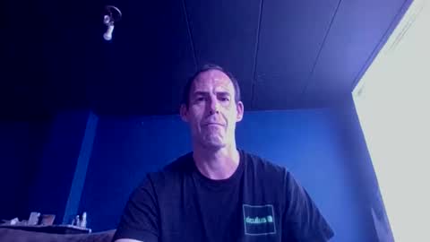 Snapshot of handsomeguy4ever chatting on 10/19/25, 02:40 handsomeguy4ever online show from 10/19/25, 02:40