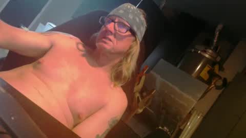 Snapshot of handyman5303 chatting on 01/26/25, 03:38 Handystudman online show from 01/26/25, 03:38