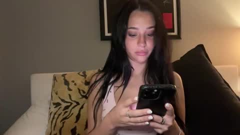 Snapshot of hangoutwithvanessa chatting on 06/11/26, 03:15 Vanessa online show from 06/11/26, 03:15