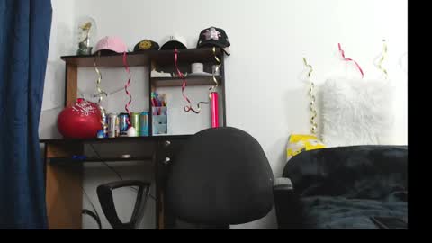Snapshot of hank_fuller01 chatting on 02/21/25, 01:55 Hank online show from 02/21/25, 01:55