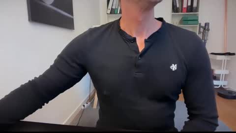 hanky online show from 10/15/25, 12:38