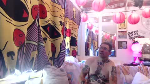 Snapshot of hankrams chatting on 10/05/25, 03:21 hank rams online show from 10/05/25, 03:21