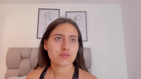 hanna__evans_ online show from 09/11/25, 11:54