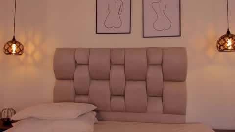 hanna__evans_ online show from 09/22/25, 12:07