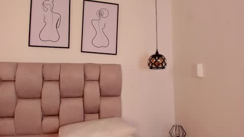 hanna__evans_ online show from 10/16/25, 11:55