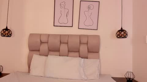 hanna__evans_ online show from 11/10/25, 11:42