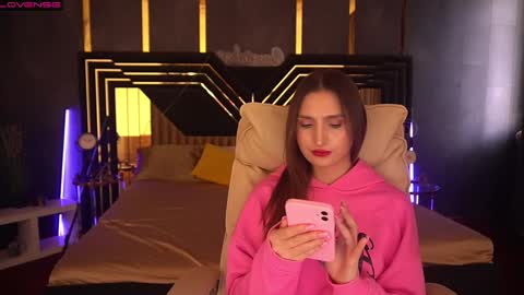 hanna__klein online show from 12/03/24, 10:17