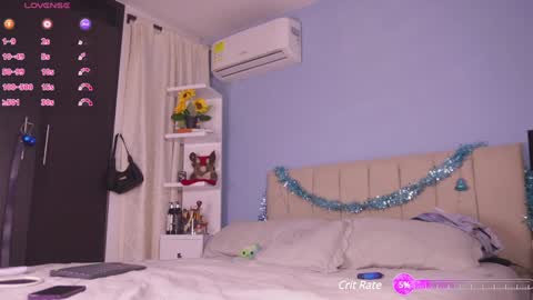 Snapshot of hanna_chris chatting on 12/12/24, 03:54 HANNA online show from 12/12/24, 03:54
