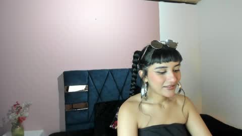 Snapshot of hanna_clark__ chatting on 05/31/26, 12:01 Hanna clark online show from 05/31/26, 12:01
