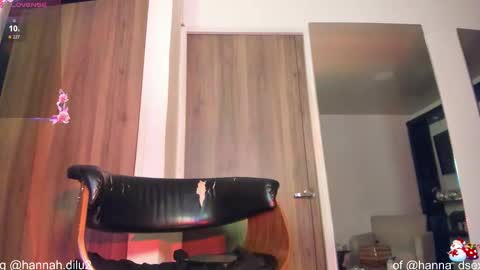 Snapshot of hanna_dilu chatting on 02/19/26, 10:22 hannah dilau online show from 02/19/26, 10:22
