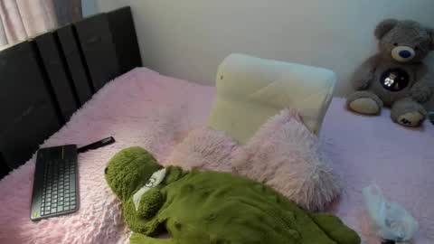 Monica online show from 01/04/25, 02:04