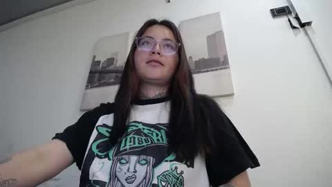 Snapshot of hanna_hot77 chatting on 04/17/26, 05:27 mara online show from 04/17/26, 05:27