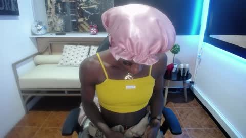 hanna_lamber online show from 12/04/24, 10:02