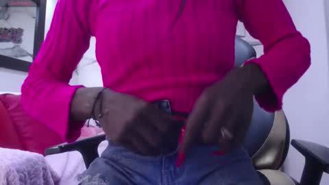 hanna_lamber online show from 10/28/25, 12:09