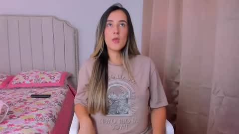 Snapshot of hannaa86 chatting on 10/07/25, 09:01 Hanna online show from 10/07/25, 09:01