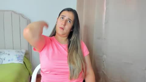 Snapshot of hannaa86 chatting on 11/12/25, 07:57 Hanna online show from 11/12/25, 07:57