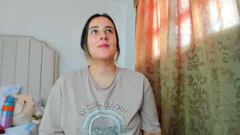 Snapshot of hannaa86 chatting on 12/15/25, 05:39 Hanna online show from 12/15/25, 05:39