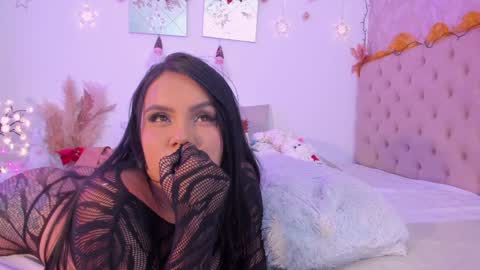 Snapshot of hannabruunn chatting on 12/17/24, 10:11 Hanna Brunn online show from 12/17/24, 10:11
