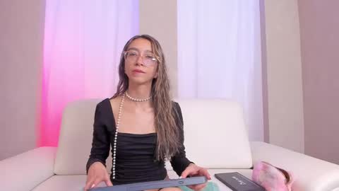 Hanna Carttier online show from 06/01/26, 12:18