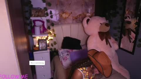 Snapshot of hannachris chatting on 04/16/26, 12:11 Hanna online show from 04/16/26, 12:11