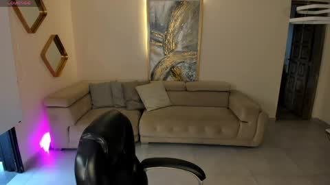  Hanna Connor  online show from 06/08/26, 10:10