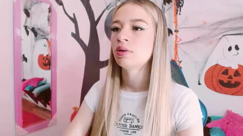 Hannah 027 online show from 10/20/25, 10:49