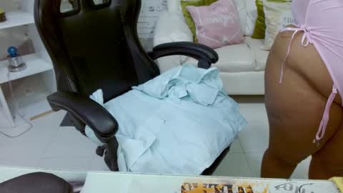 Hannah  online show from 11/20/25, 11:21