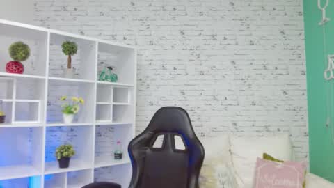 Hannah  online show from 11/21/25, 11:20