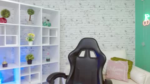 Hannah  online show from 11/25/25, 11:21