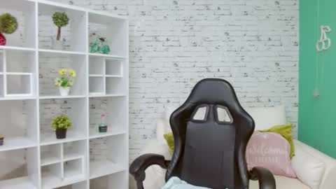 Hannah  online show from 11/26/25, 11:22