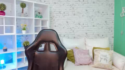 Hannah  online show from 12/05/25, 11:19