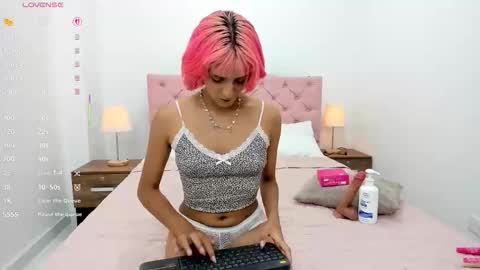 Snapshot of hannah_bernard chatting on 03/08/26, 07:39 Hannah online show from 03/08/26, 07:39