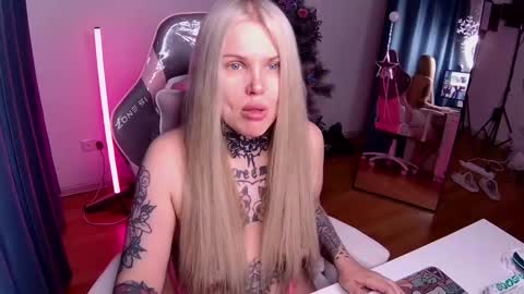 Hannah online show from 01/15/25, 02:49