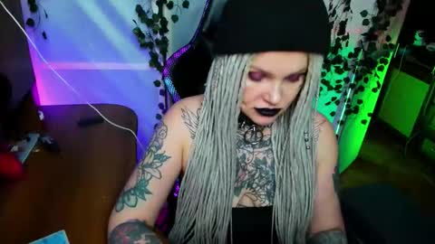 Hannah online show from 11/19/25, 12:54