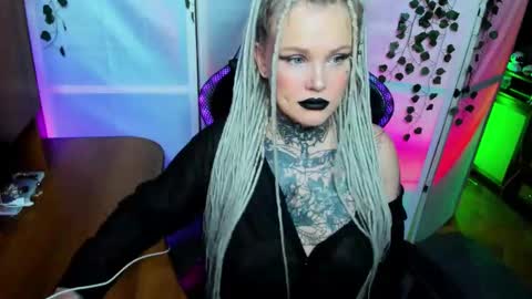 Hannah online show from 12/01/25, 10:09