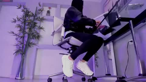 Snapshot of hannah_hcb chatting on 09/17/25, 09:55 HANNAH HOWELL online show from 09/17/25, 09:55