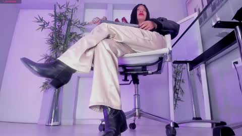 Snapshot of hannah_hcb chatting on 10/21/25, 09:32 HANNAH HOWELL online show from 10/21/25, 09:32