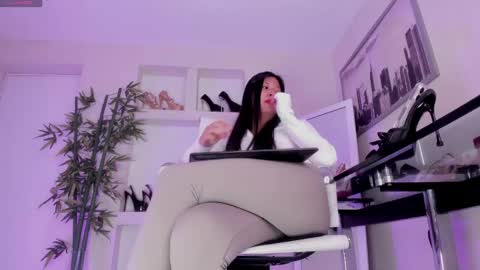 Snapshot of hannah_hcb chatting on 06/01/26, 10:28 HANNAH HOWELL online show from 06/01/26, 10:28