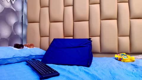 hannah_teehn online show from 10/01/25, 07:20