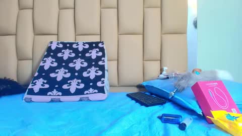 hannah_teehn online show from 10/14/25, 07:36