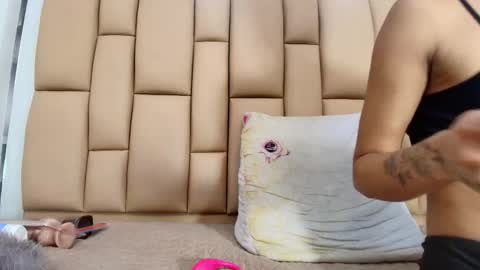 hannah_teehn online show from 12/20/25, 07:10